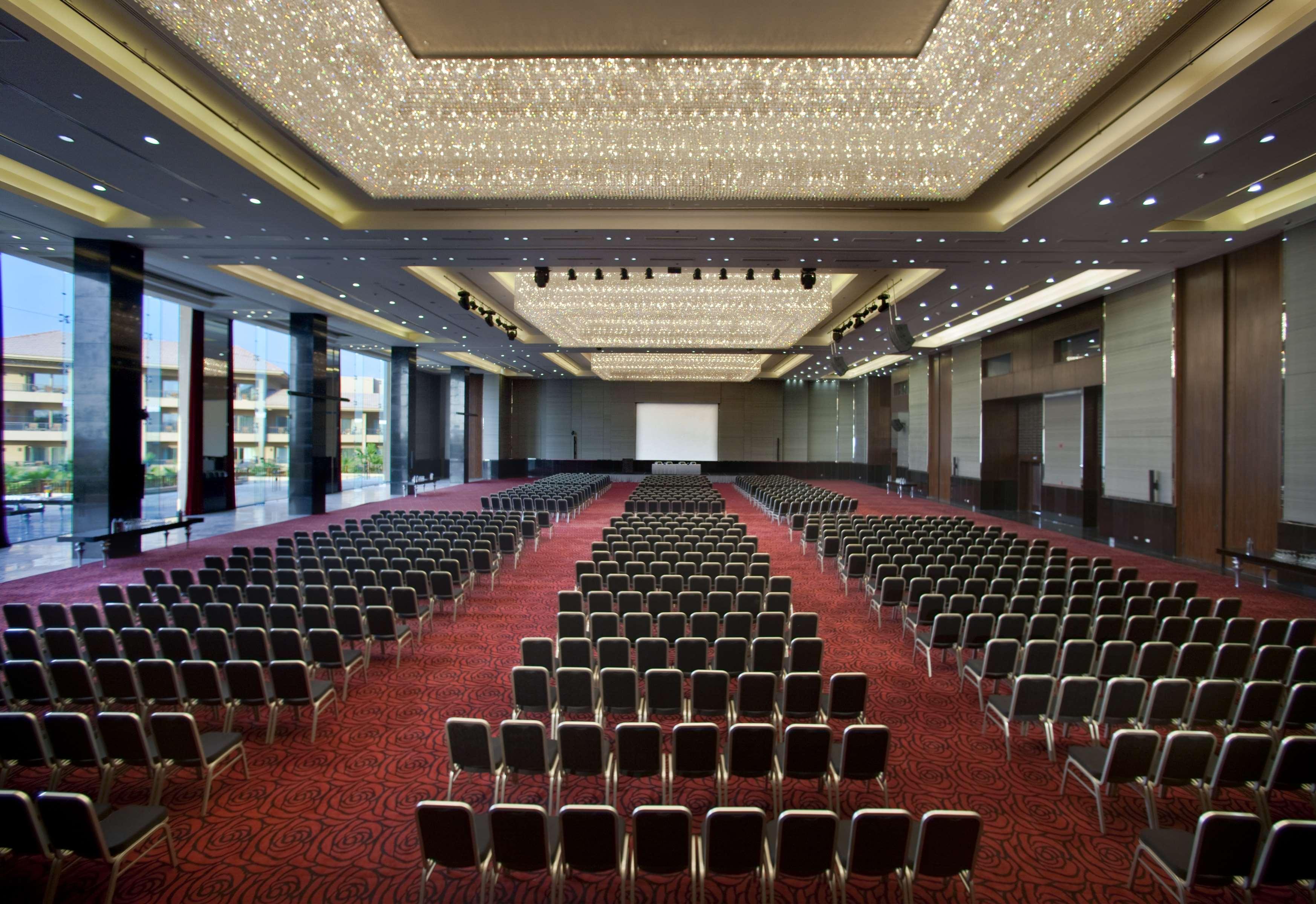 Dusit Thani Lakeview Hotel