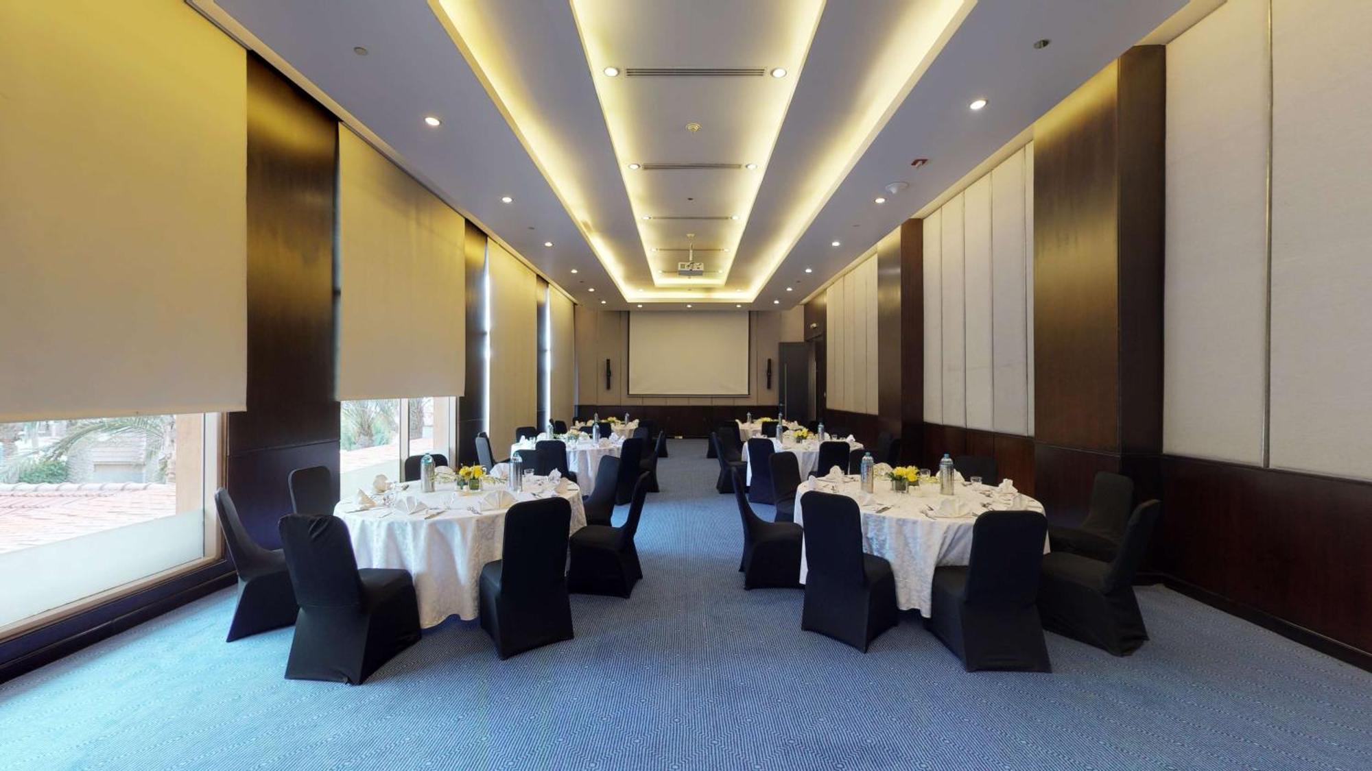 Dusit Thani Lakeview Hotel Cairo
