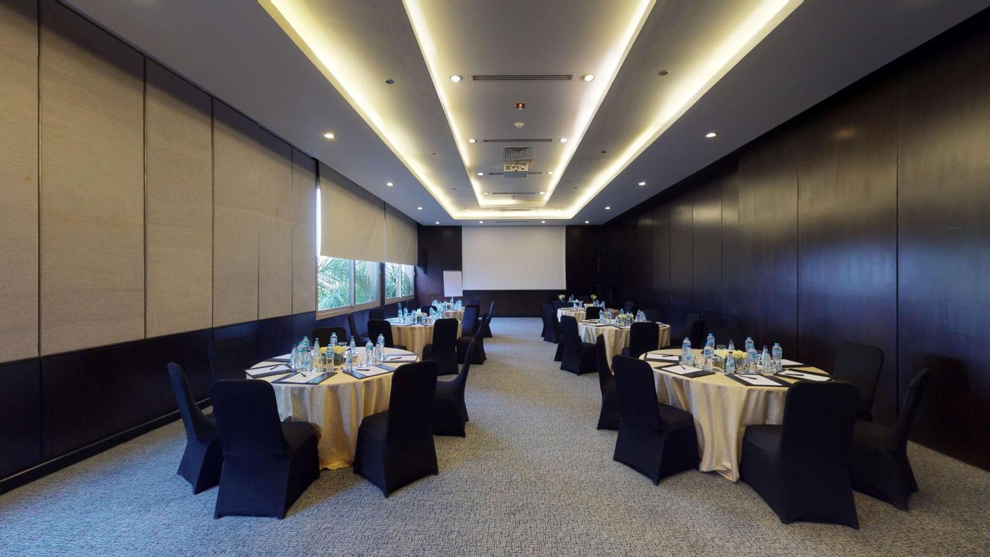 Dusit Thani Lakeview Hotel 5*