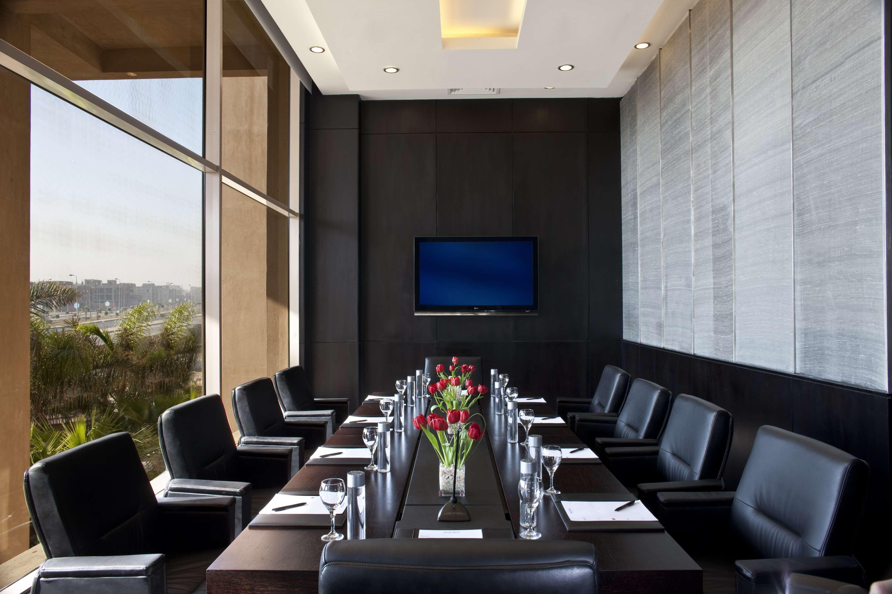 Szálloda Dusit Thani Lakeview Kairó