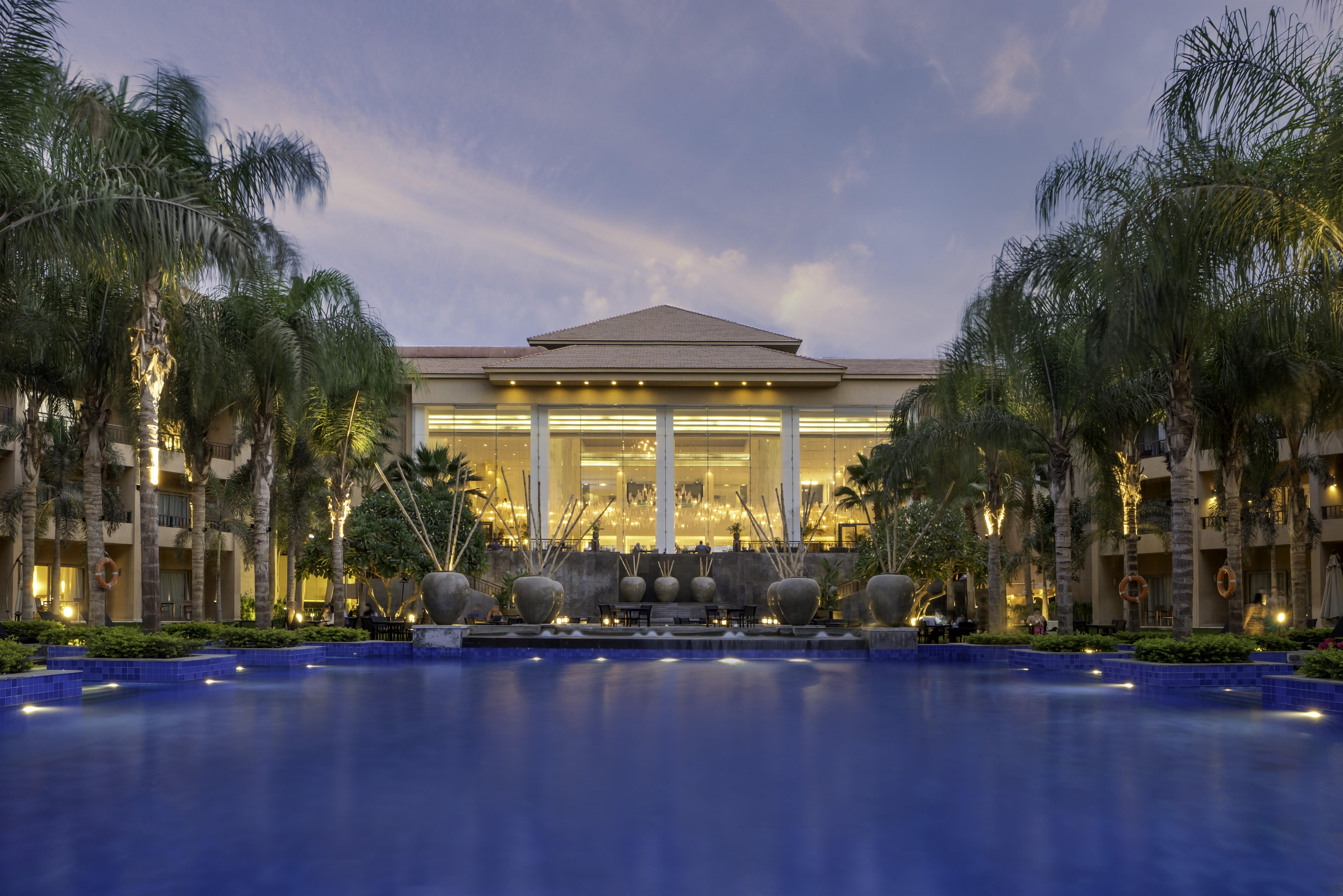 Dusit Thani Lakeview Szálloda