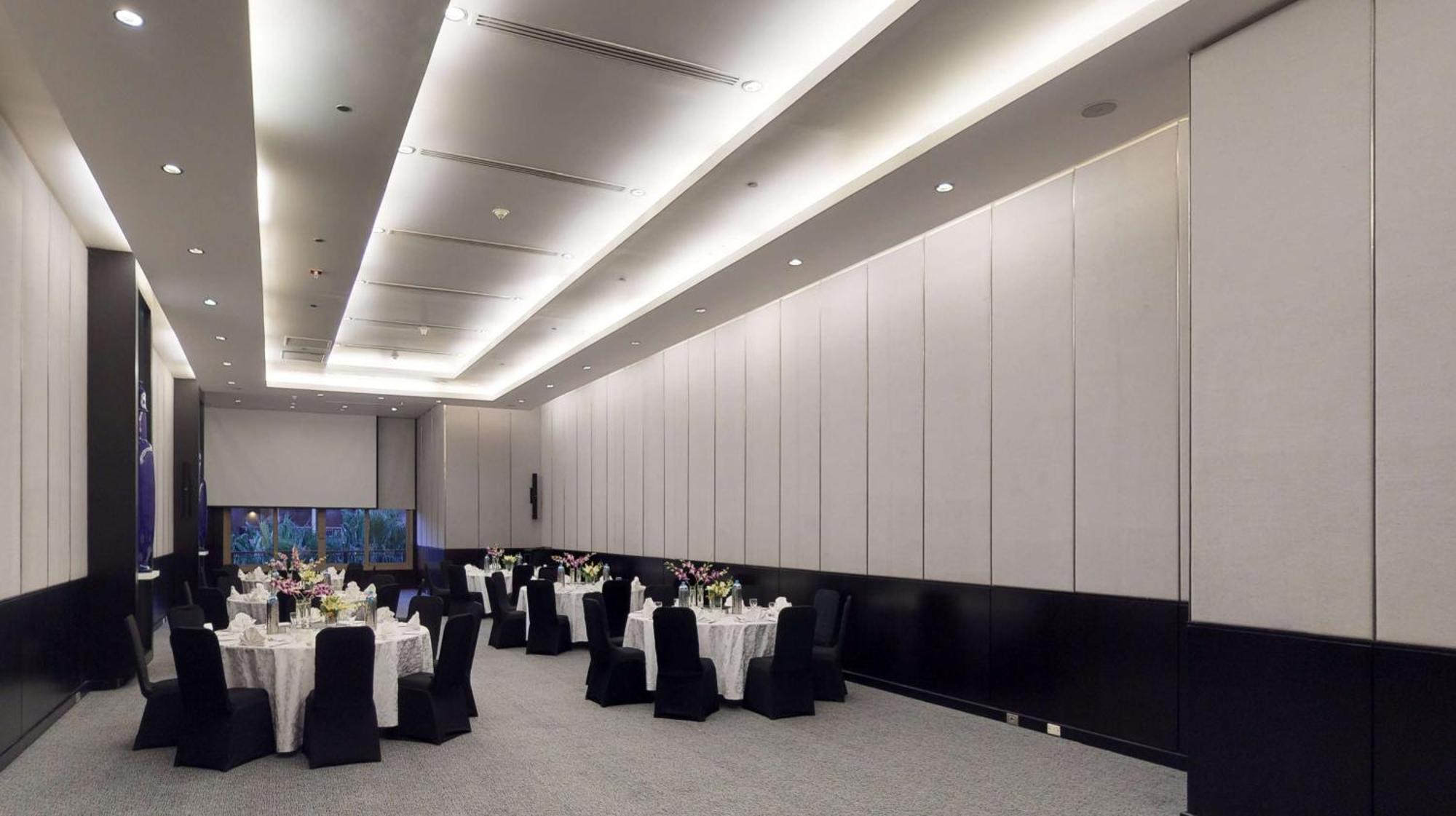 Dusit Thani Lakeview Szálloda 5*