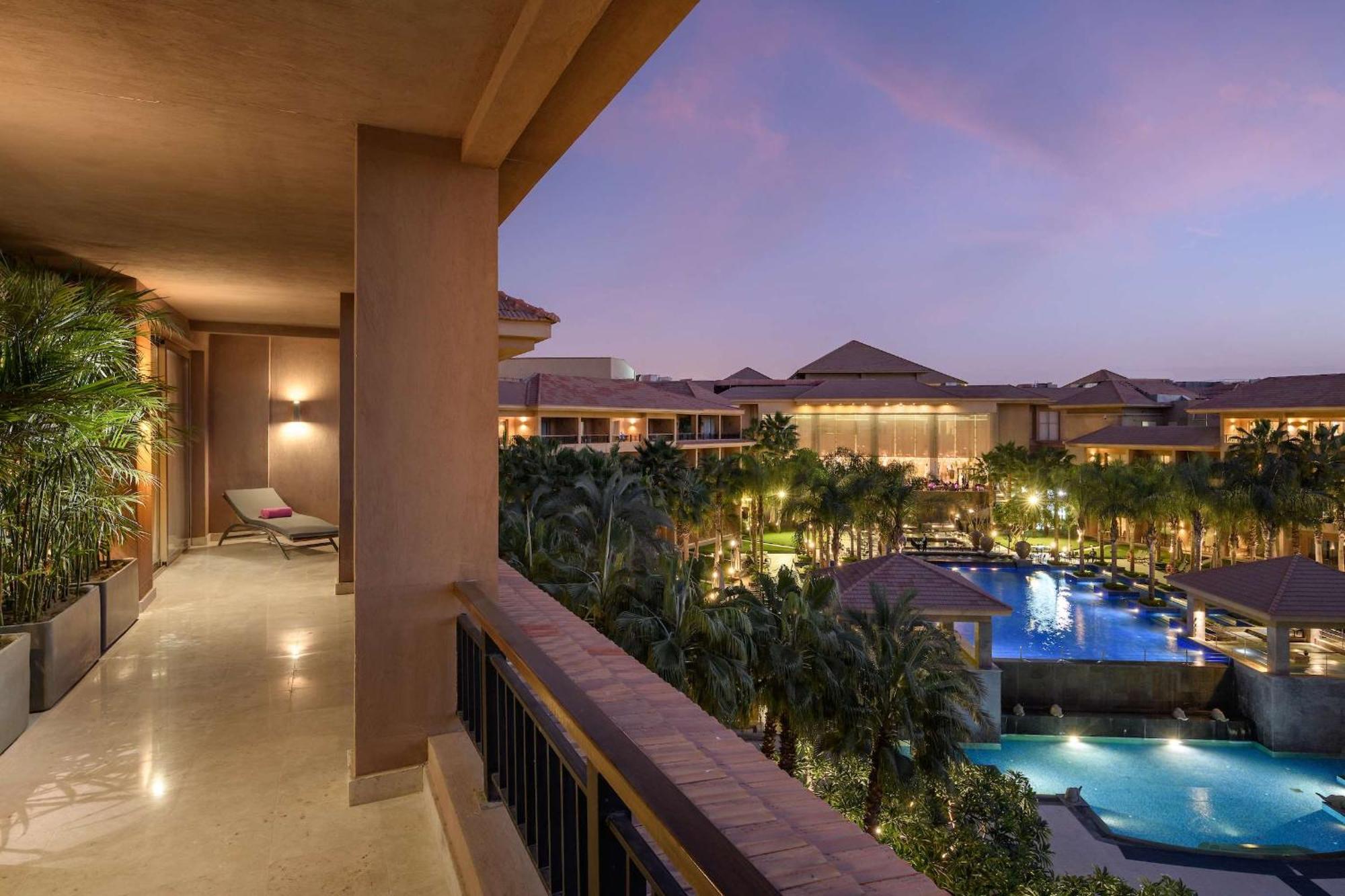 Dusit Thani Lakeview 5* Kairó