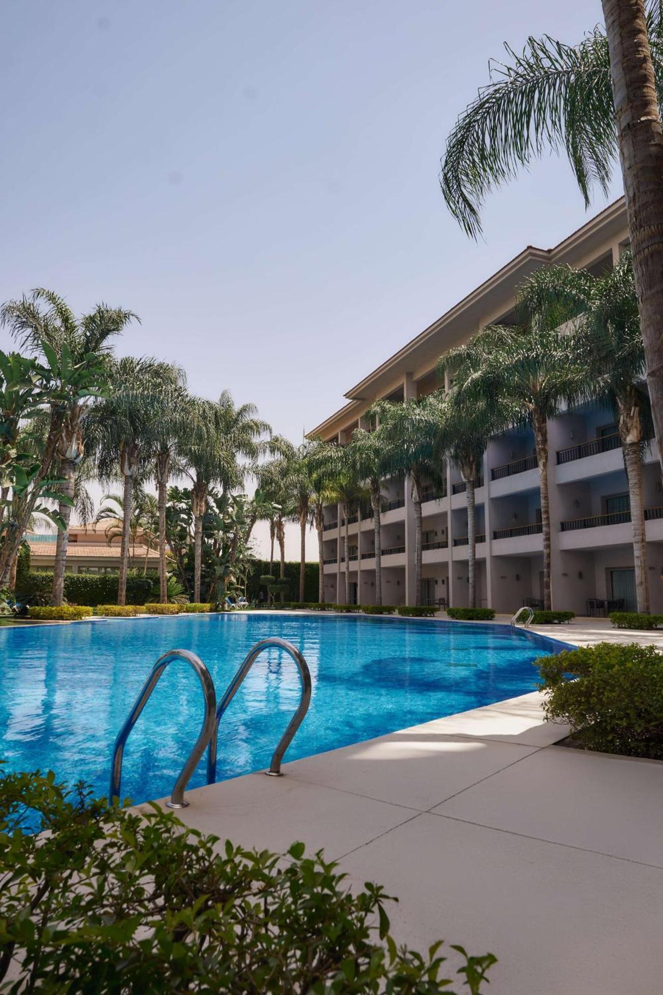 Dusit Thani Lakeview Szálloda 5*