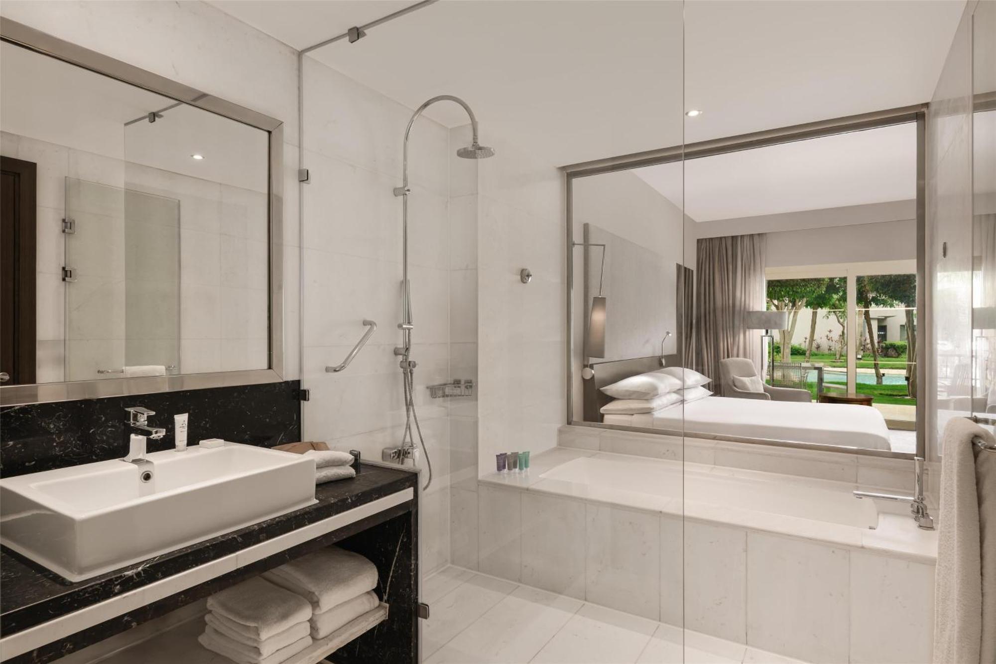 Dusit Thani Lakeview 5* Kairó