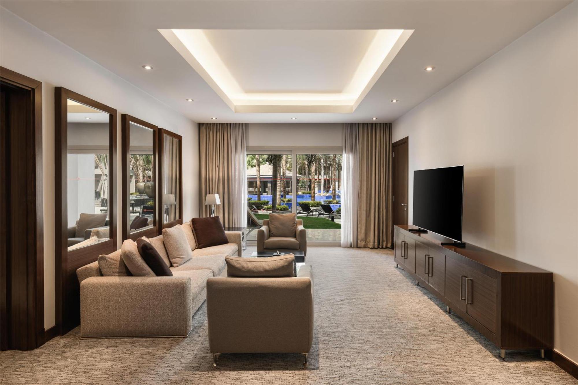 Dusit Thani Lakeview Szálloda